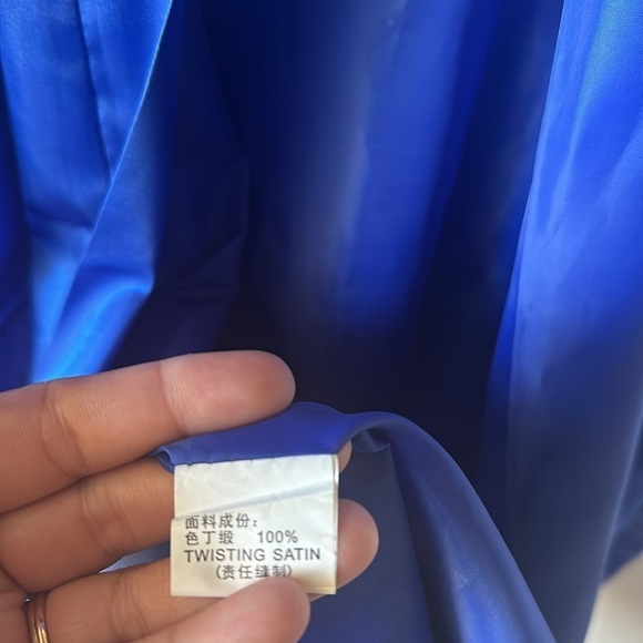 Embroidered Dragon Silky Robe (No Belt) - Picture 10 of 10